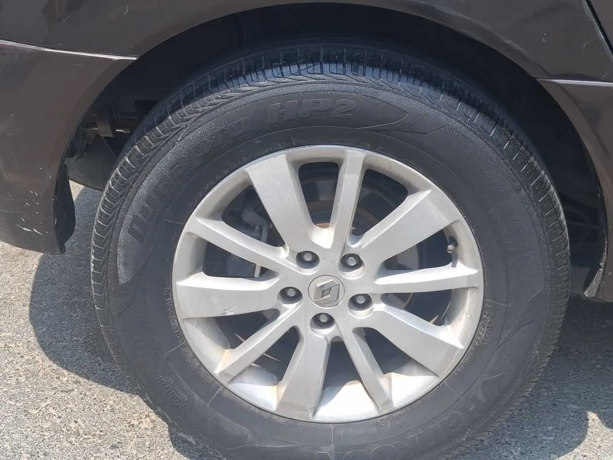 Car image 9
