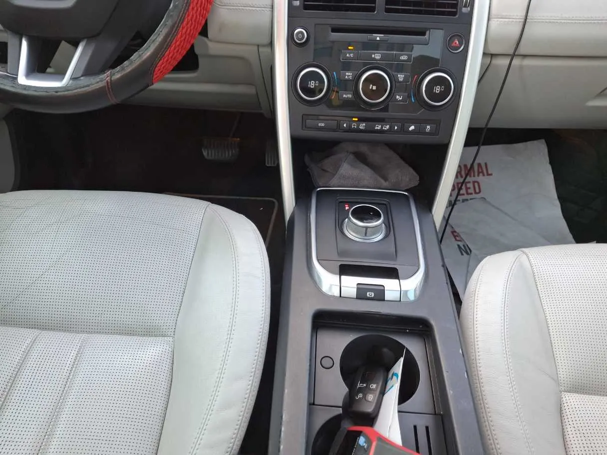 Car image 15