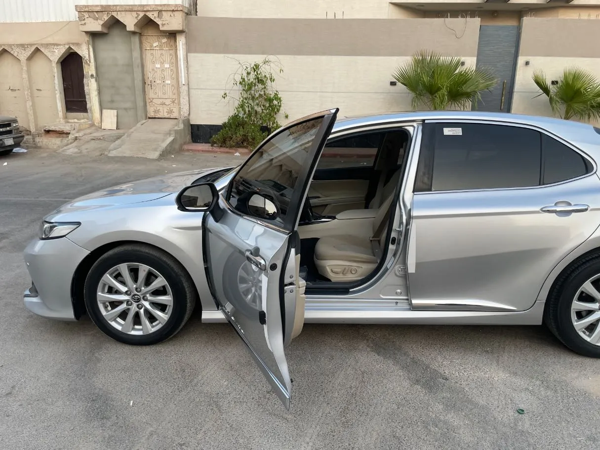 Car image 13