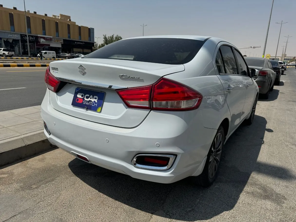 Car image 5