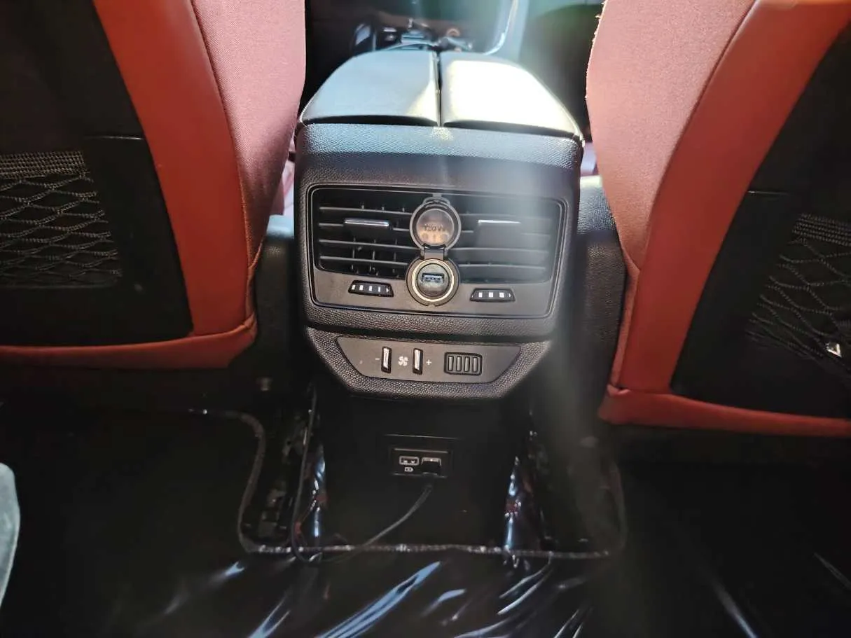 Car image 28