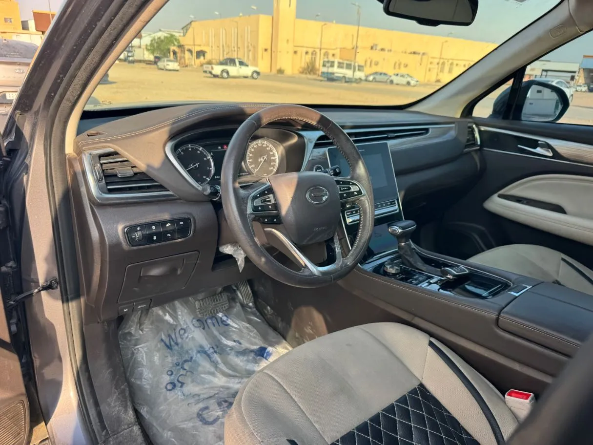 Car image 11