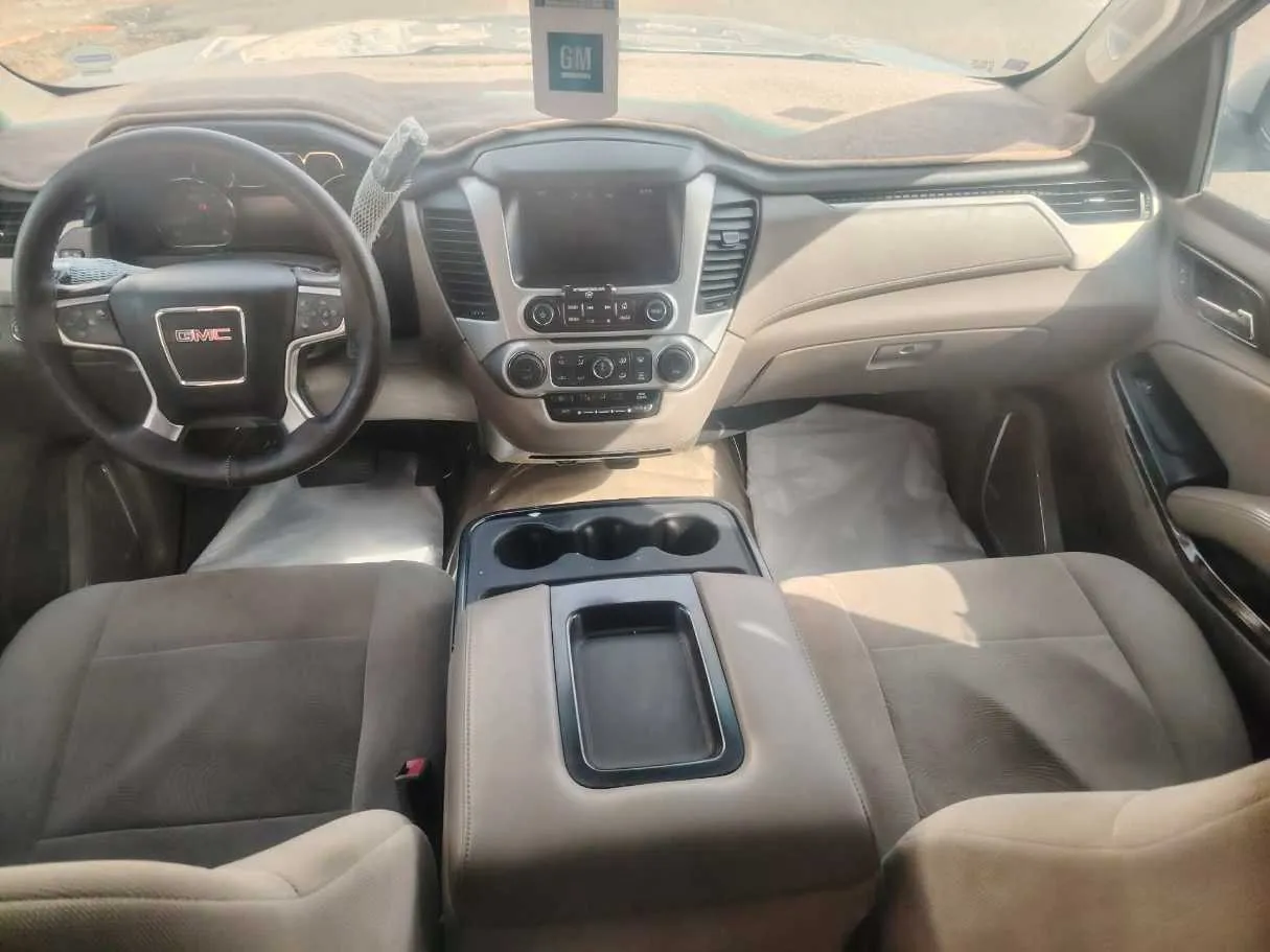 Car image 18