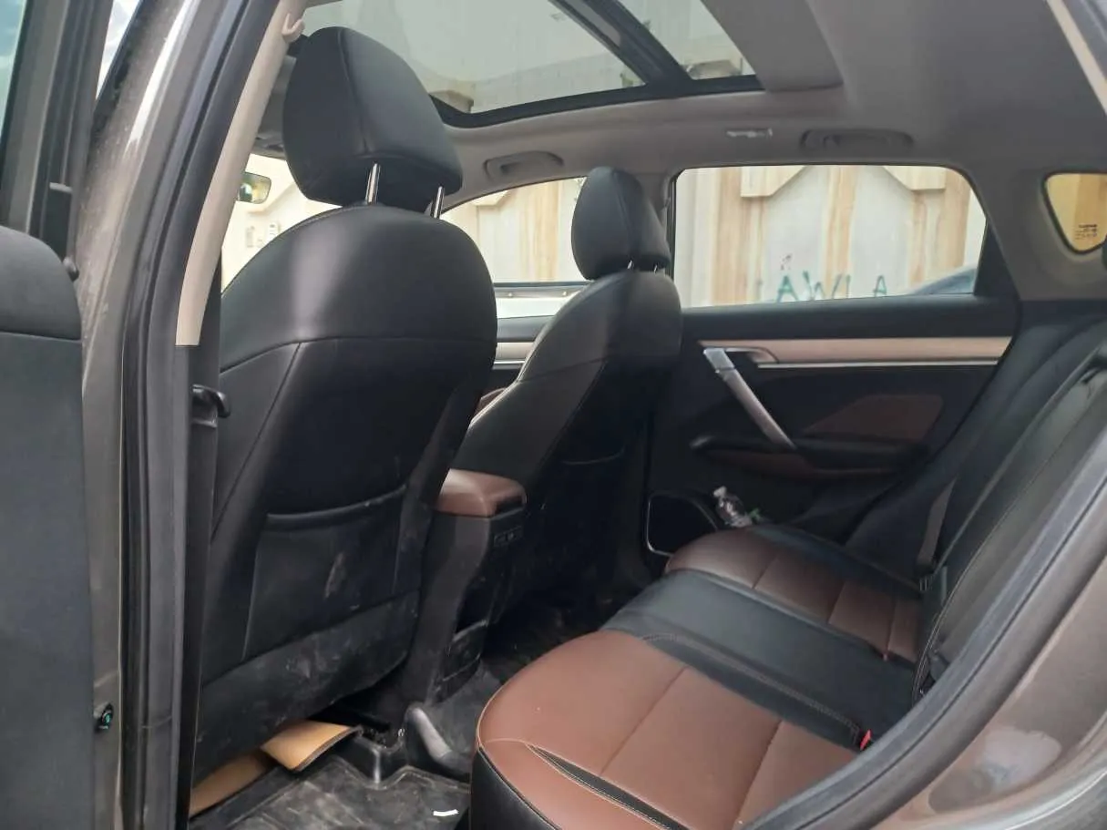 Car image 15