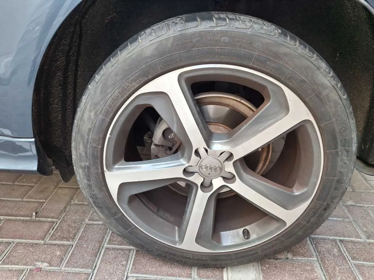 Car image 9