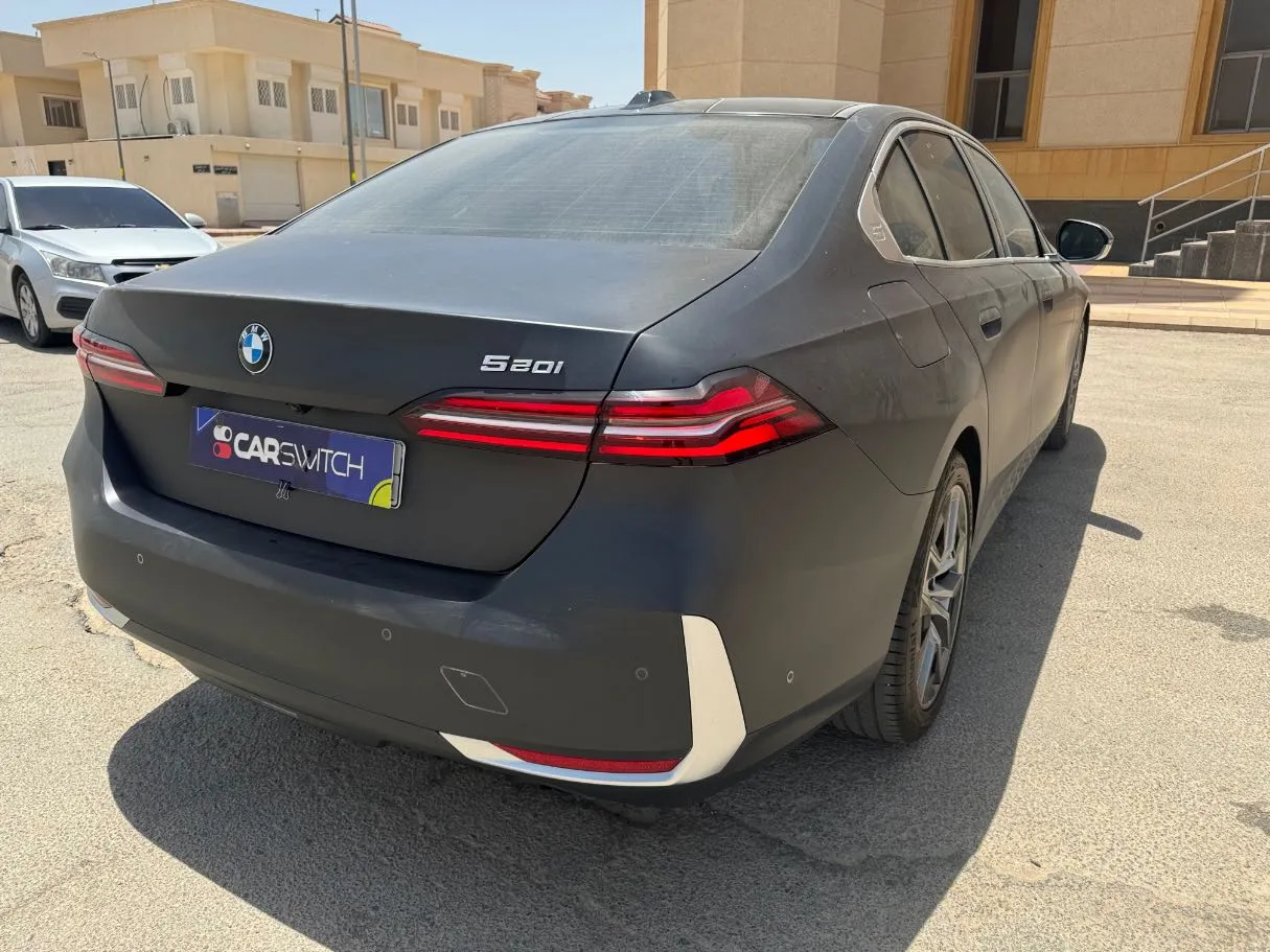 Car image 5