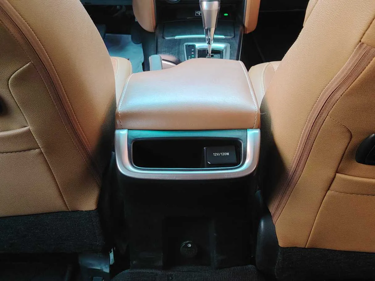 Car image 32