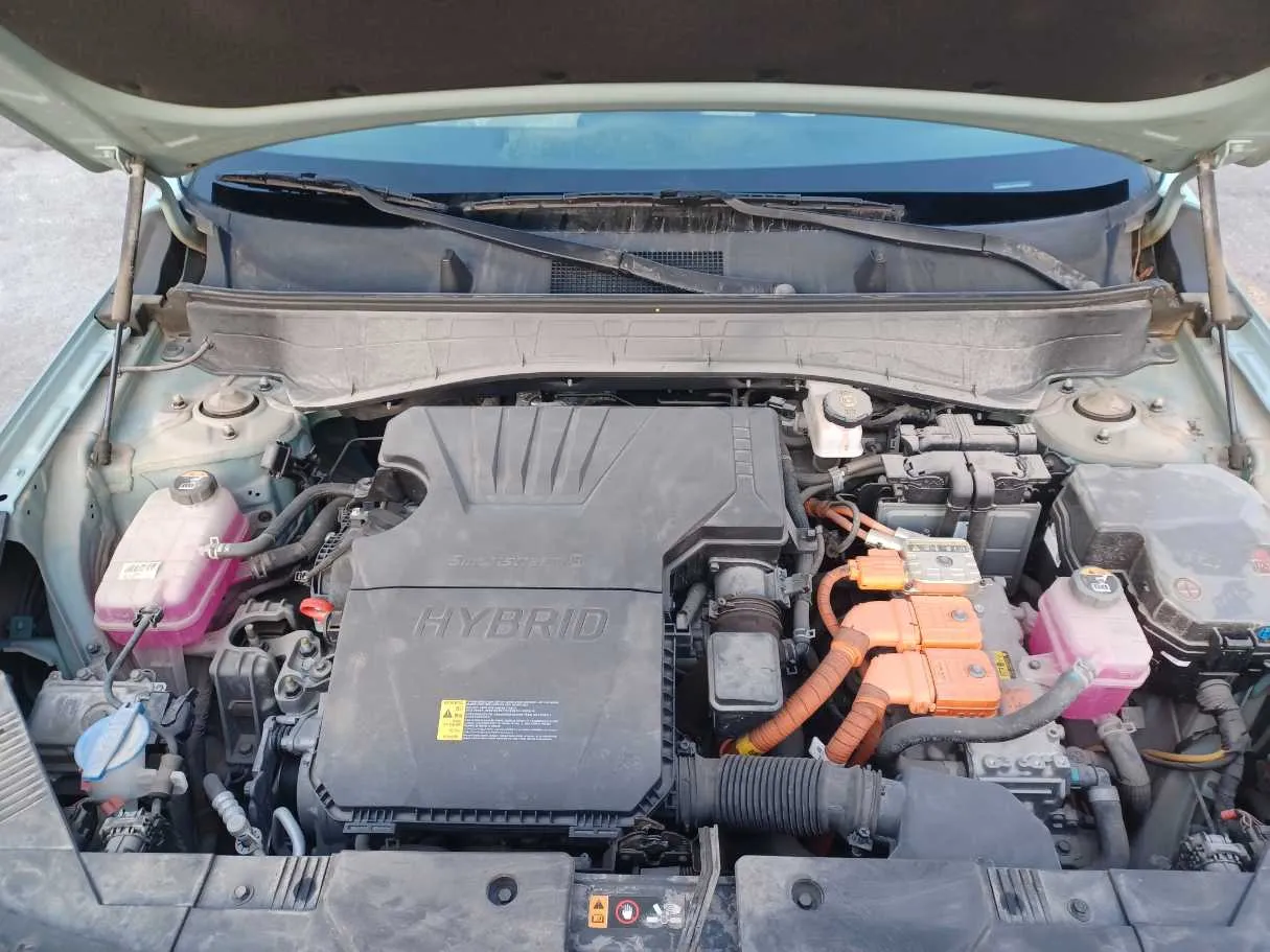 Car image 24