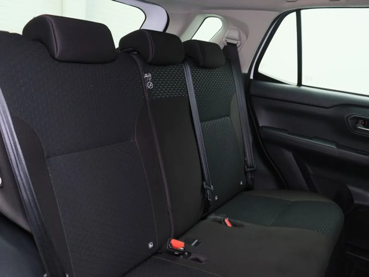 Car image 9