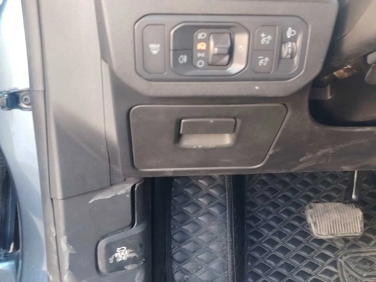 Car image 28