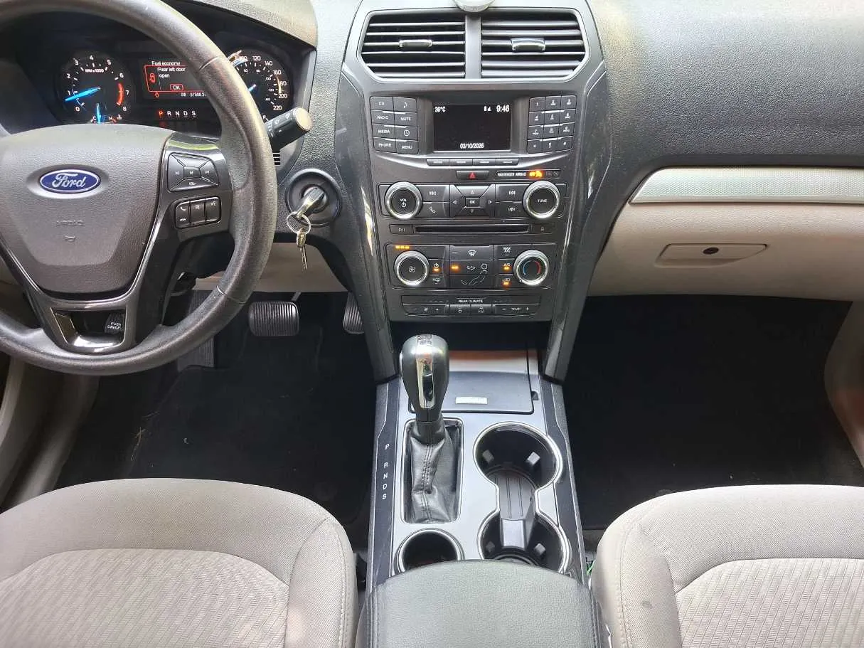 Car image 16
