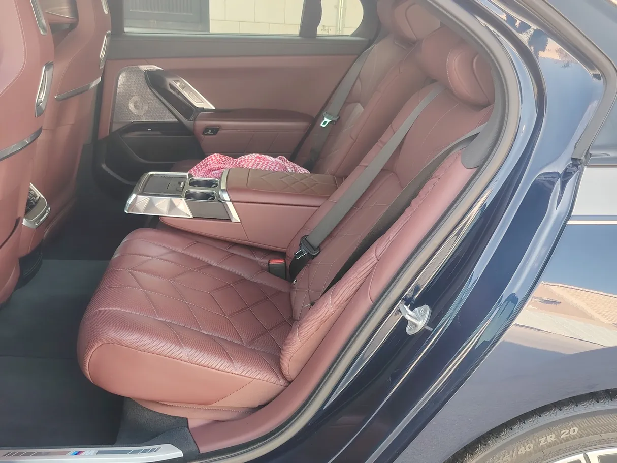 Car image 28