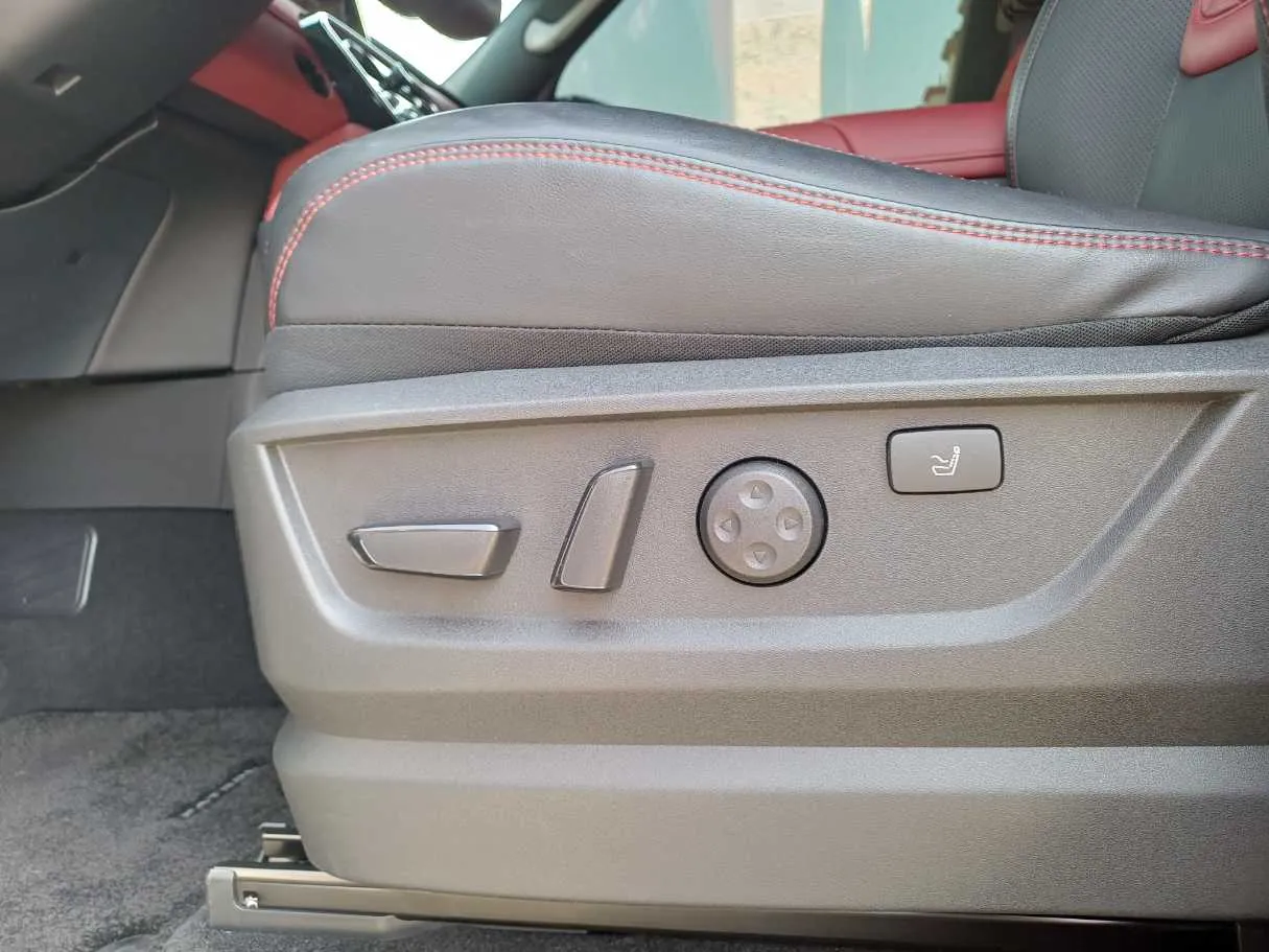 Car image 24