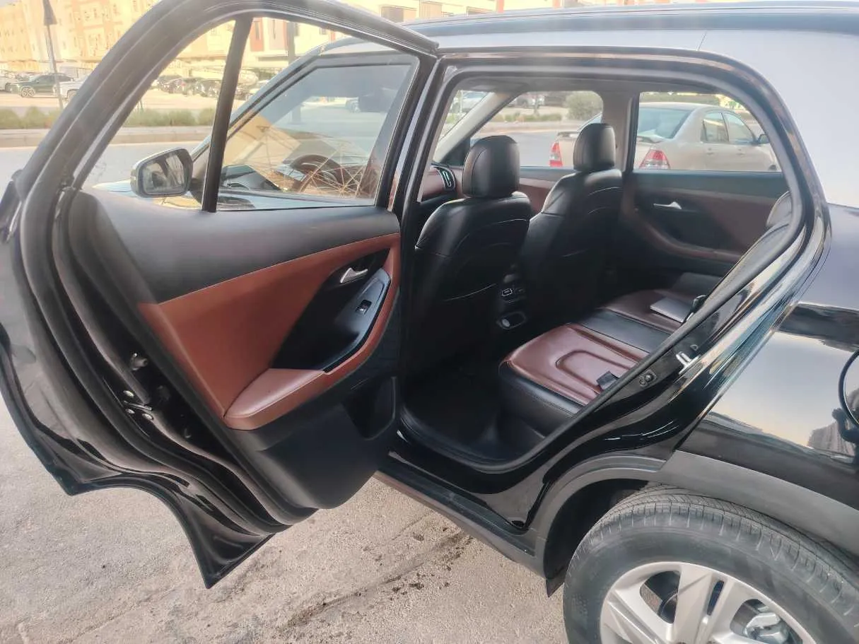 Car image 13