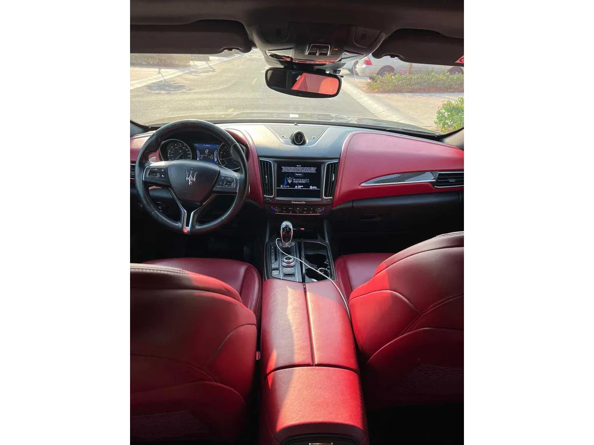 Car image 18