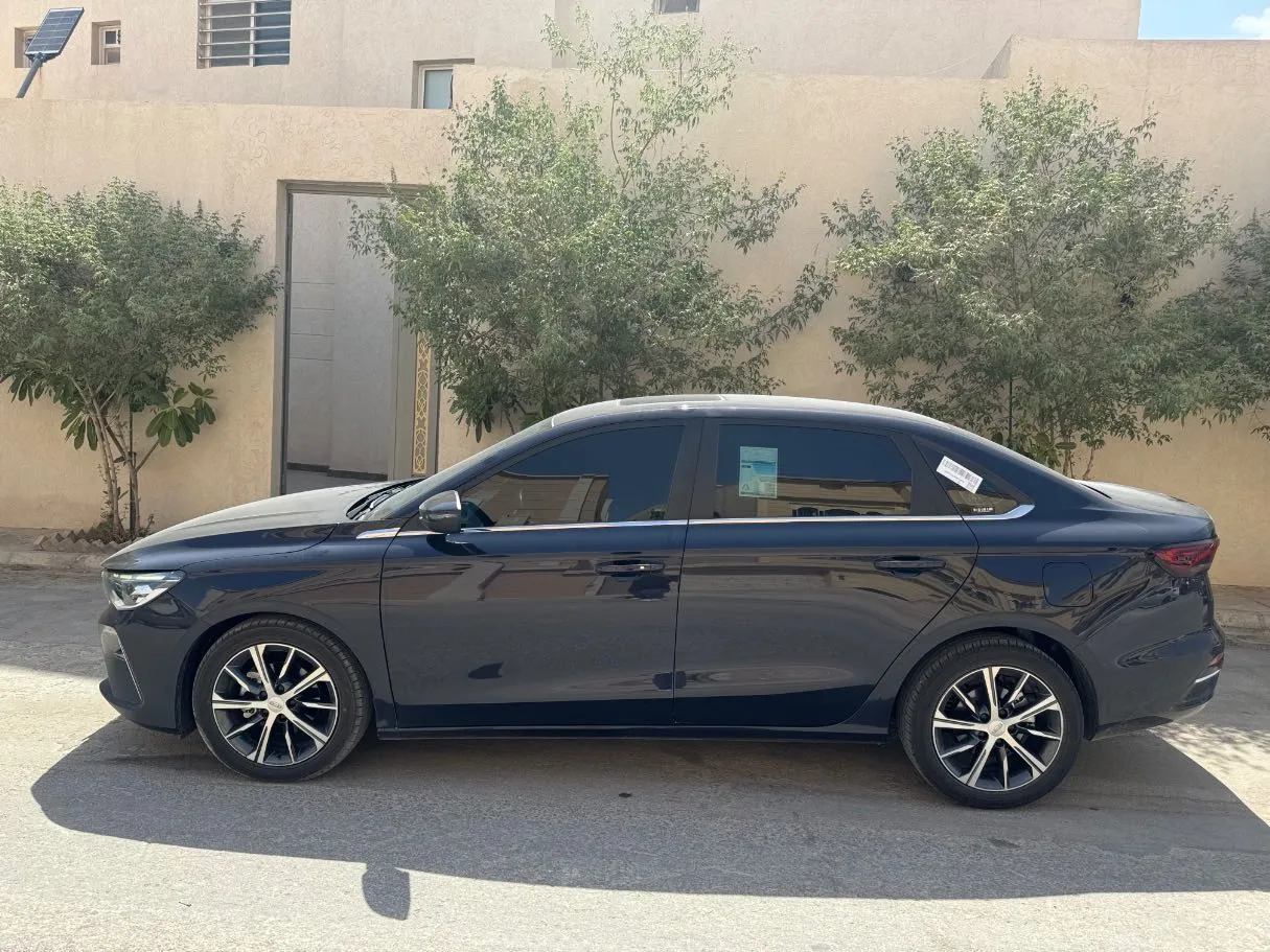 Car image 7