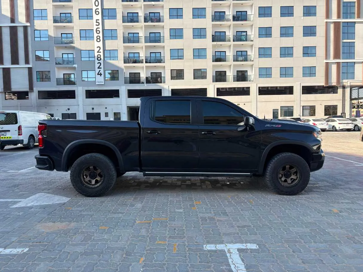 Car image 8