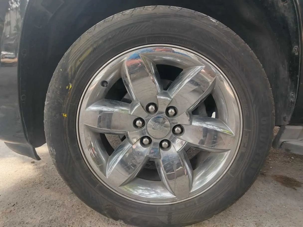Car image 10