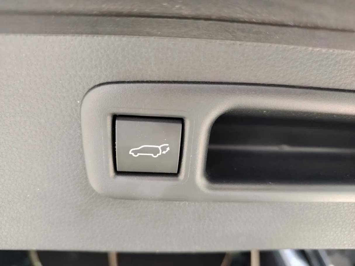 Car image 39