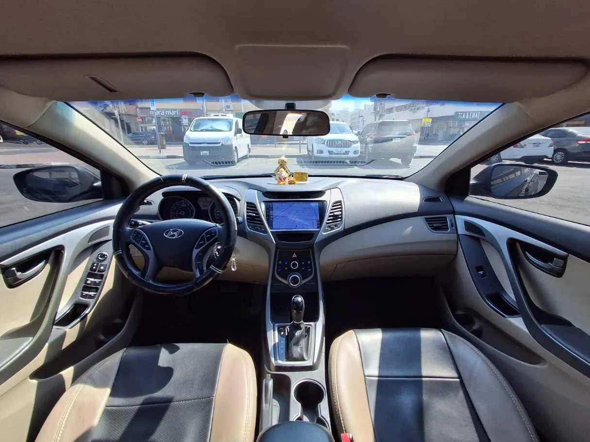 Car image 18