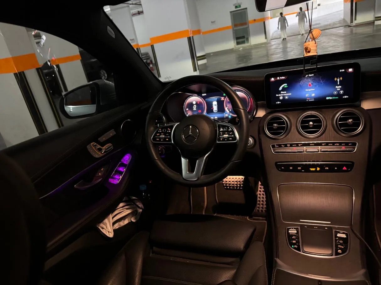Car image 18