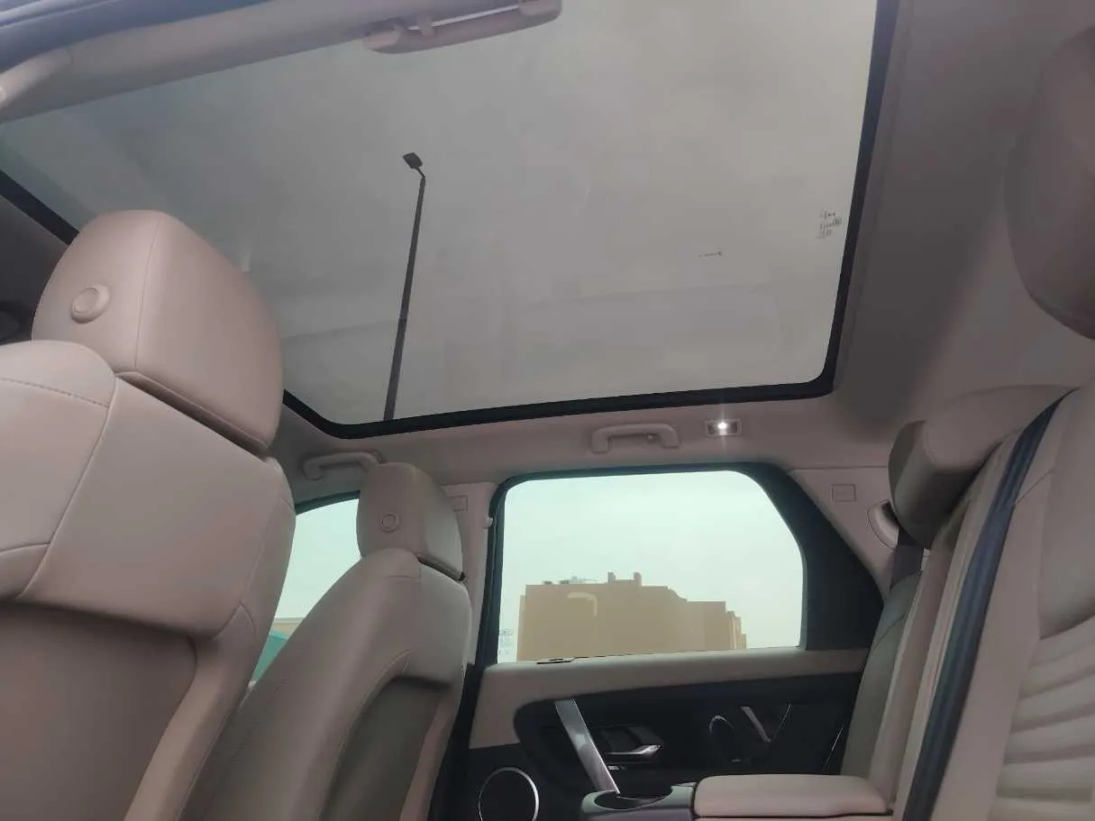 Car image 17