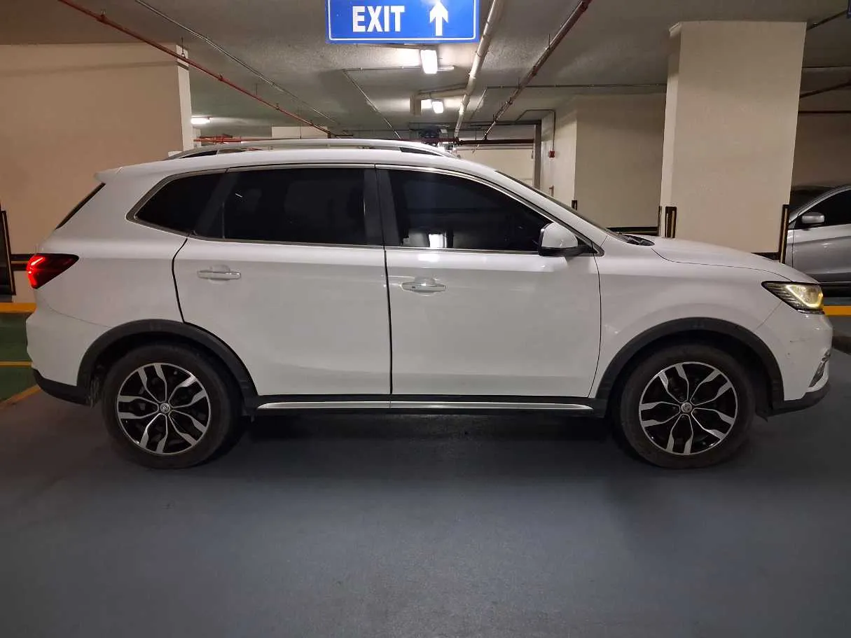 Car image 8