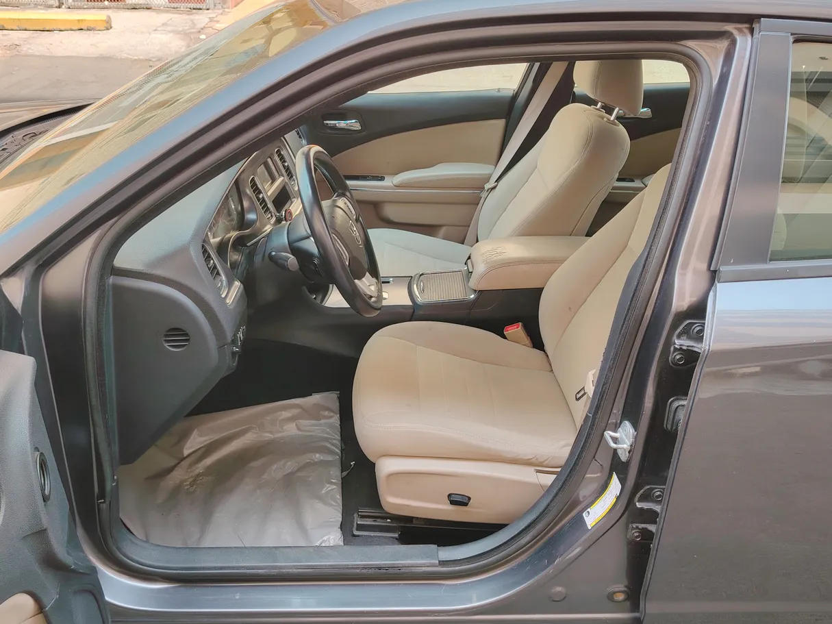 Car image 13