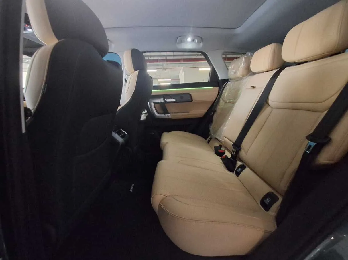 Car image 13