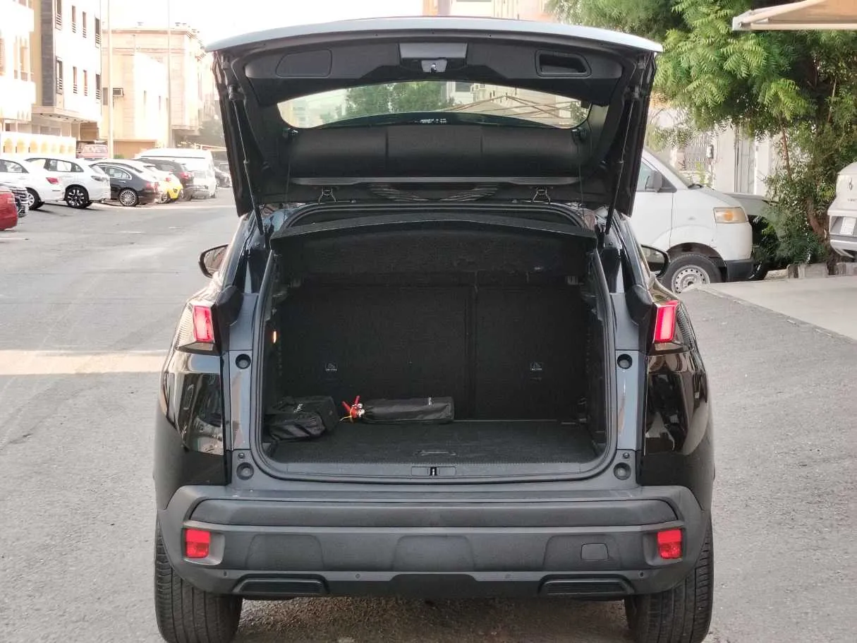 Car image 25