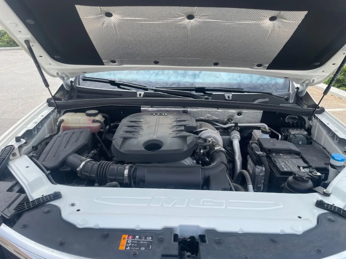 Car image 26