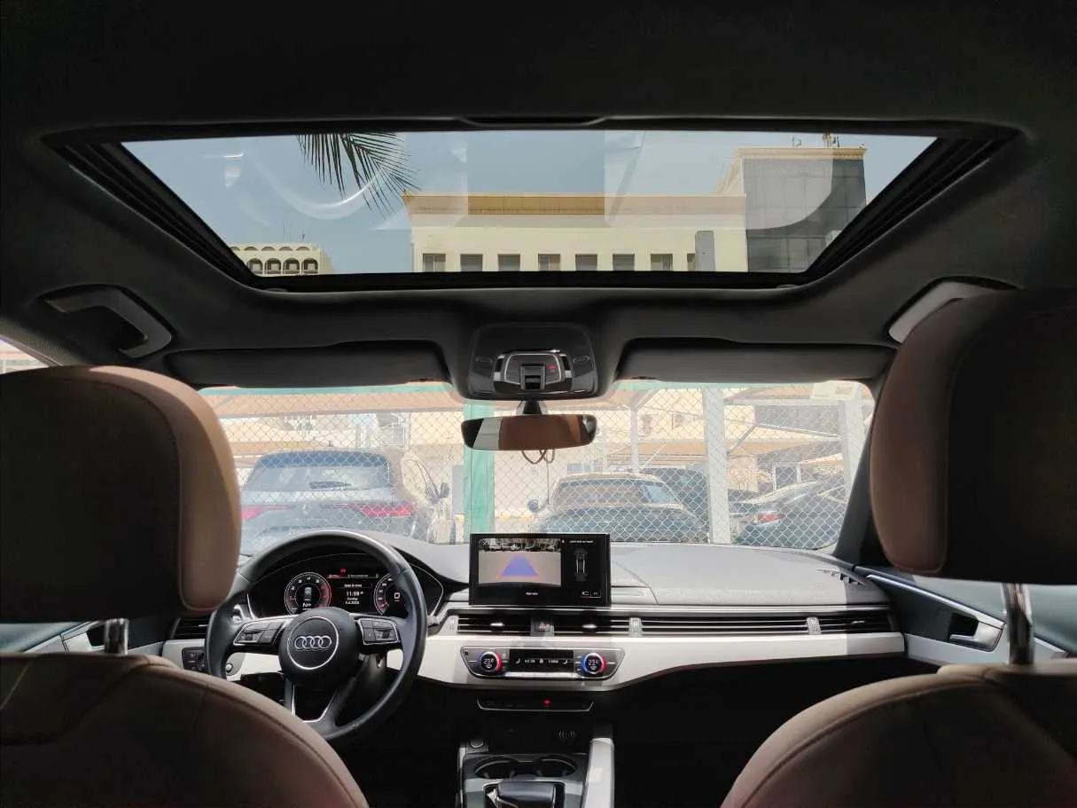 Car image 18