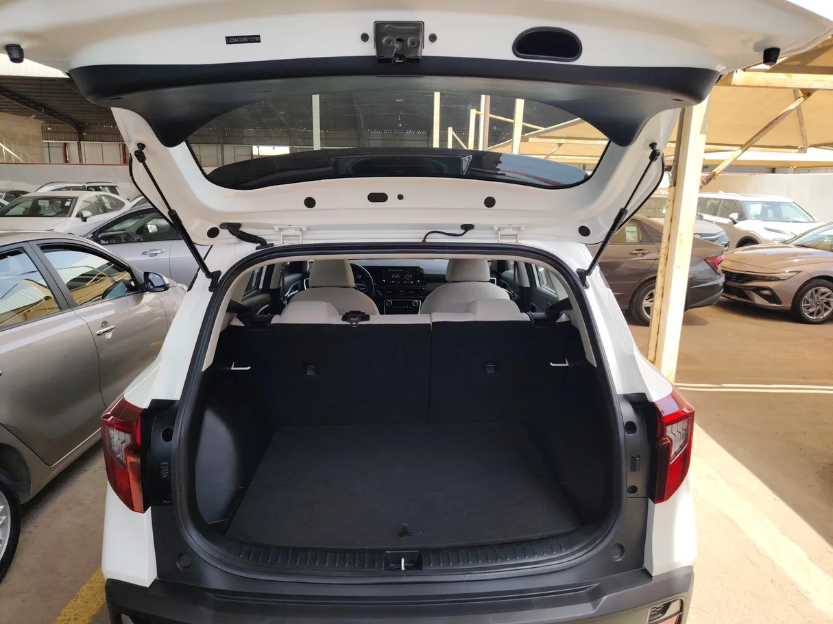 Car image 28
