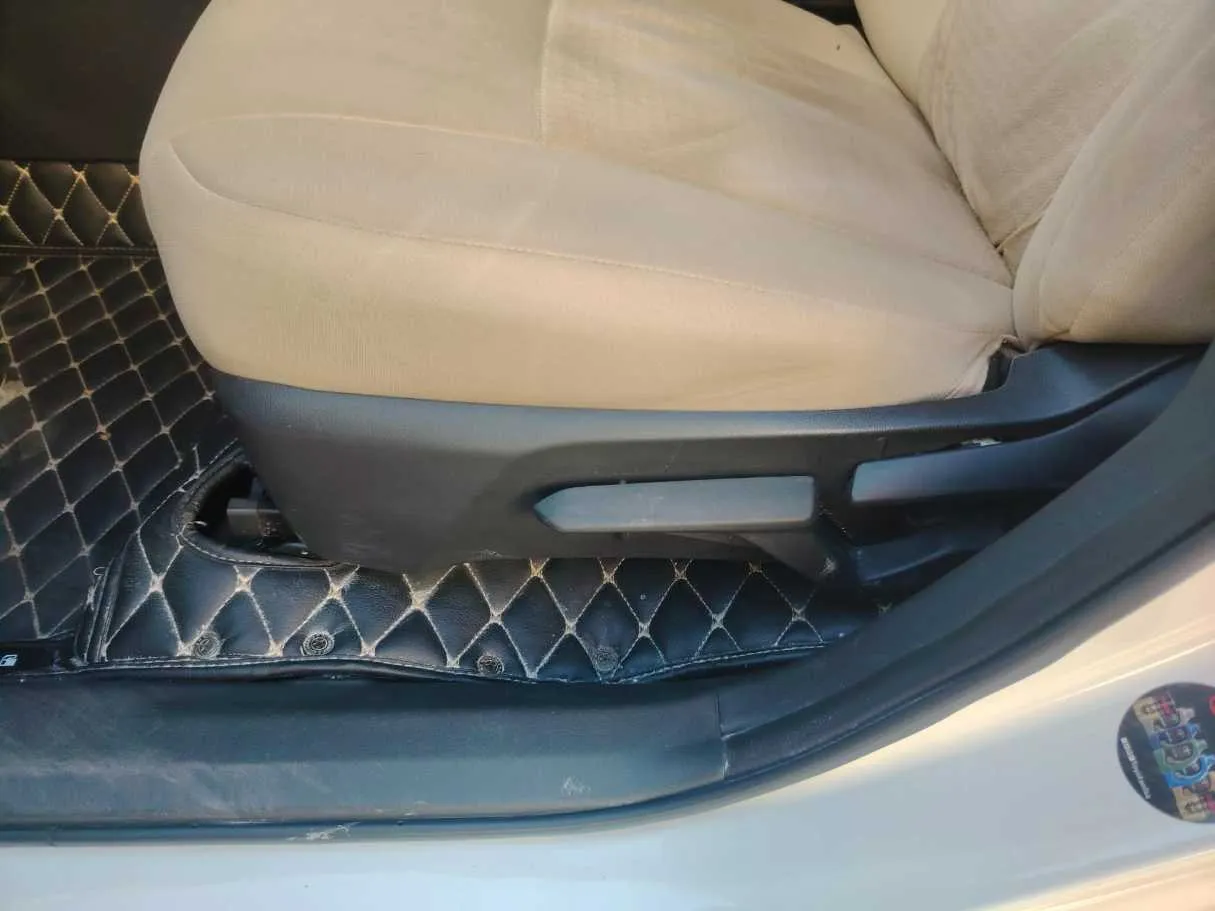 Car image 36