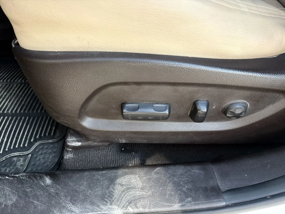 Car image 27