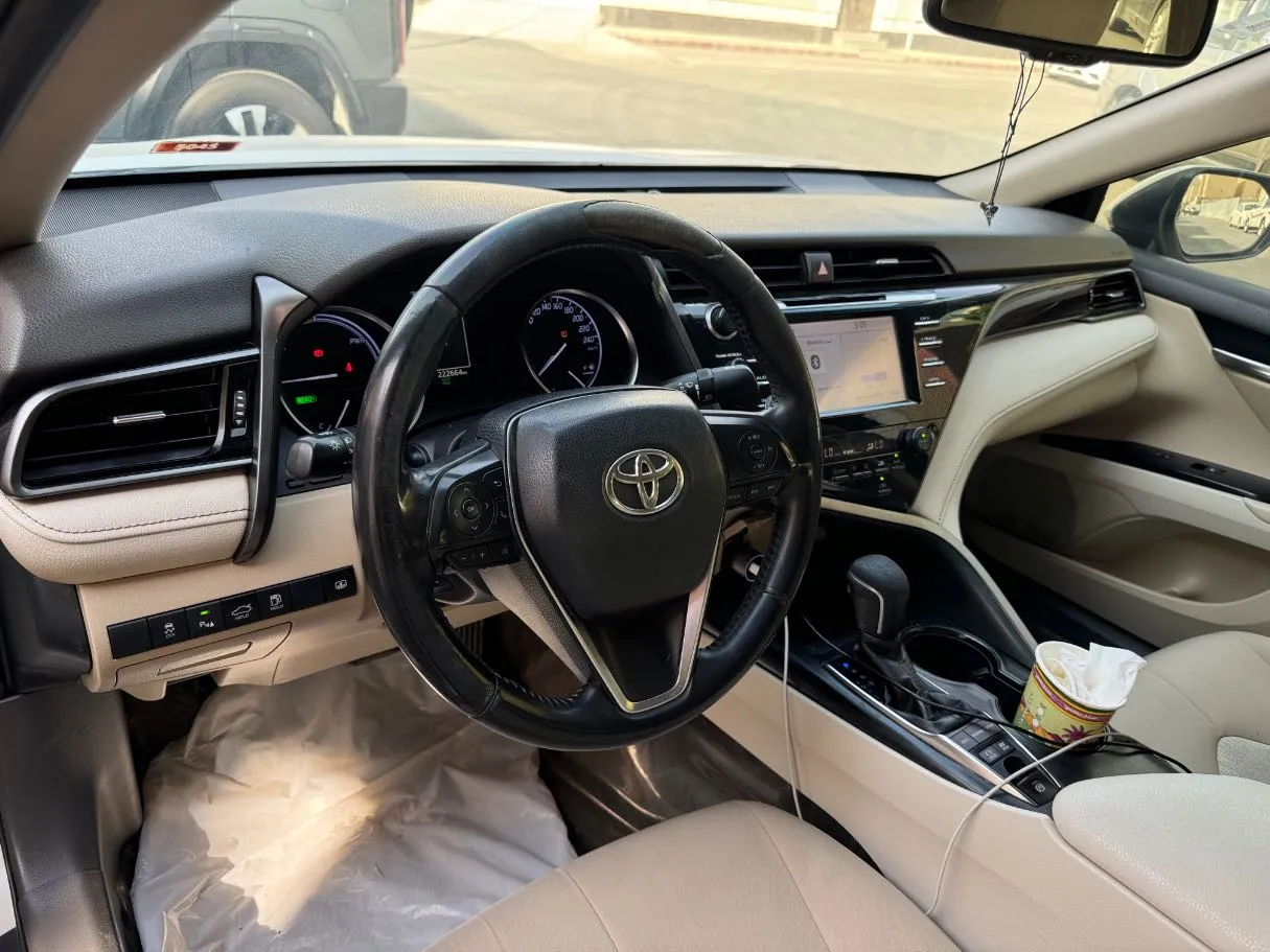 Car image 10