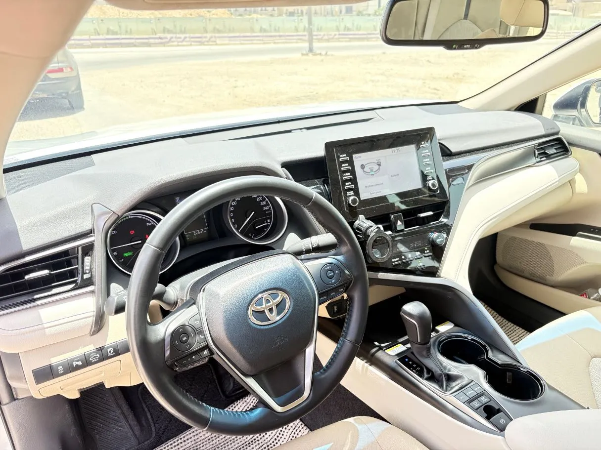 Car image 12