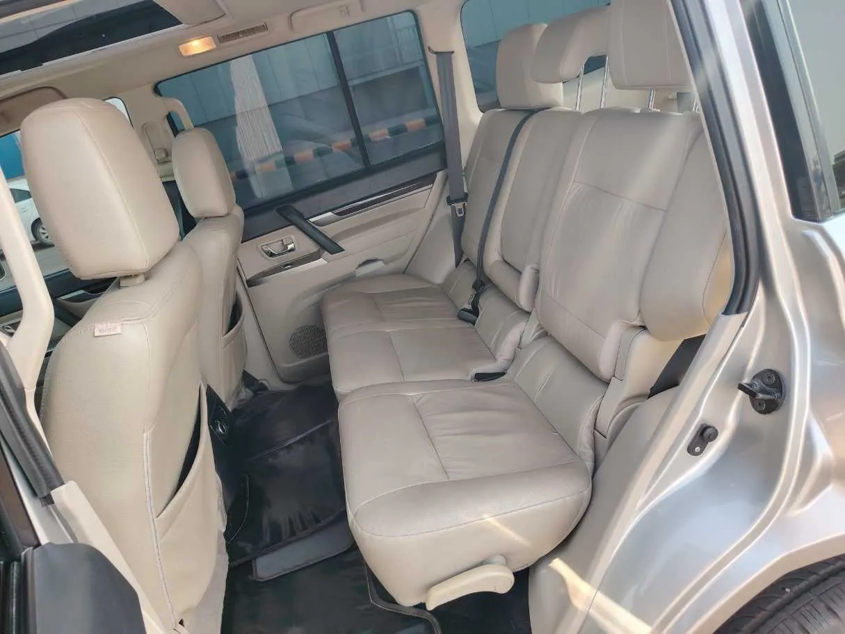Car image 16