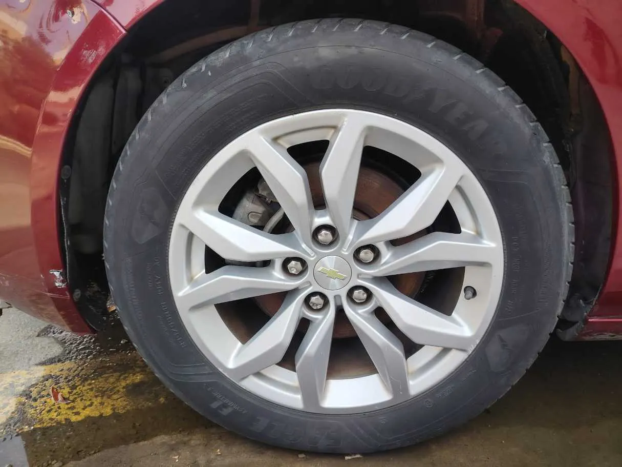 Car image 10