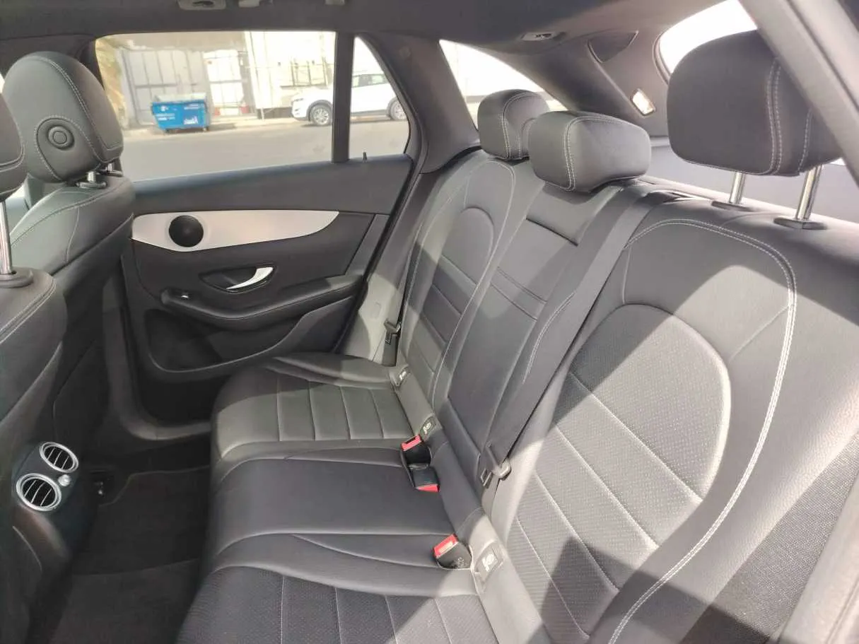 Car image 18