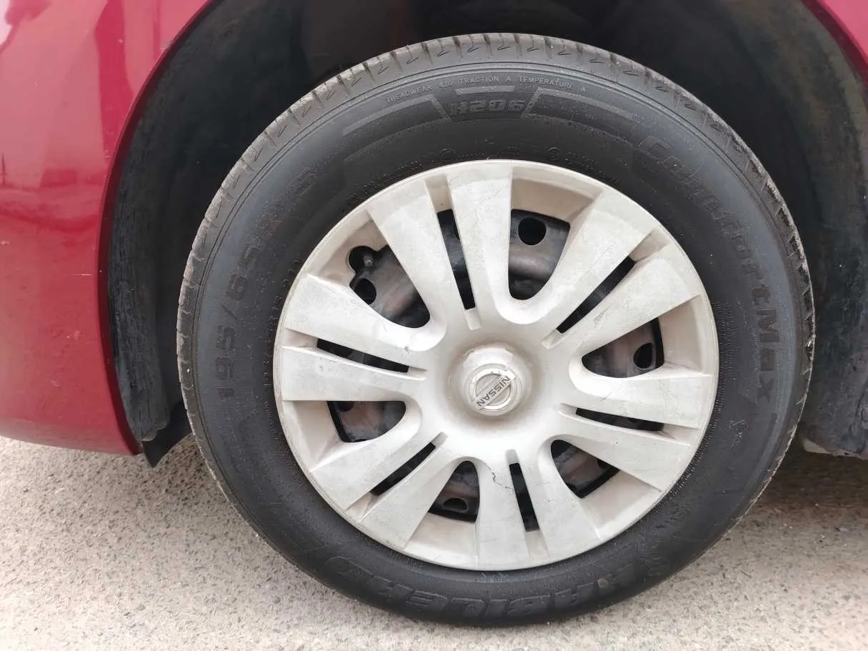 Car image 10