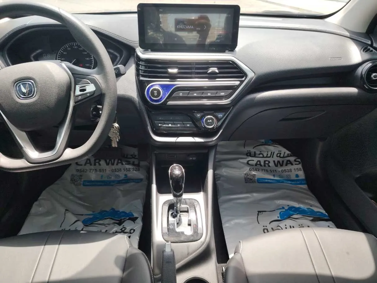Car image 18