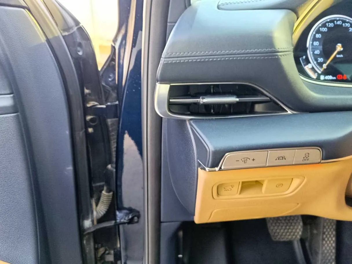 Car image 33