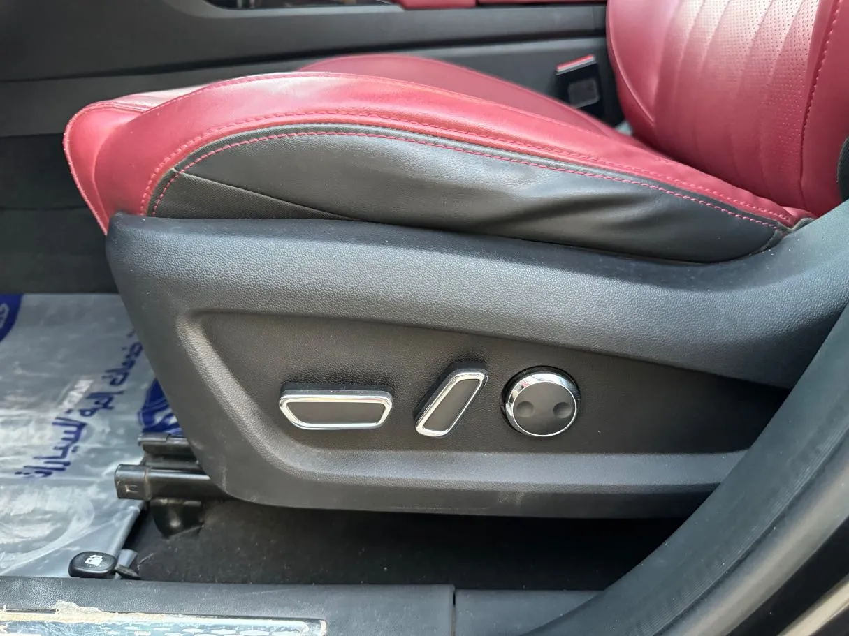 Car image 28