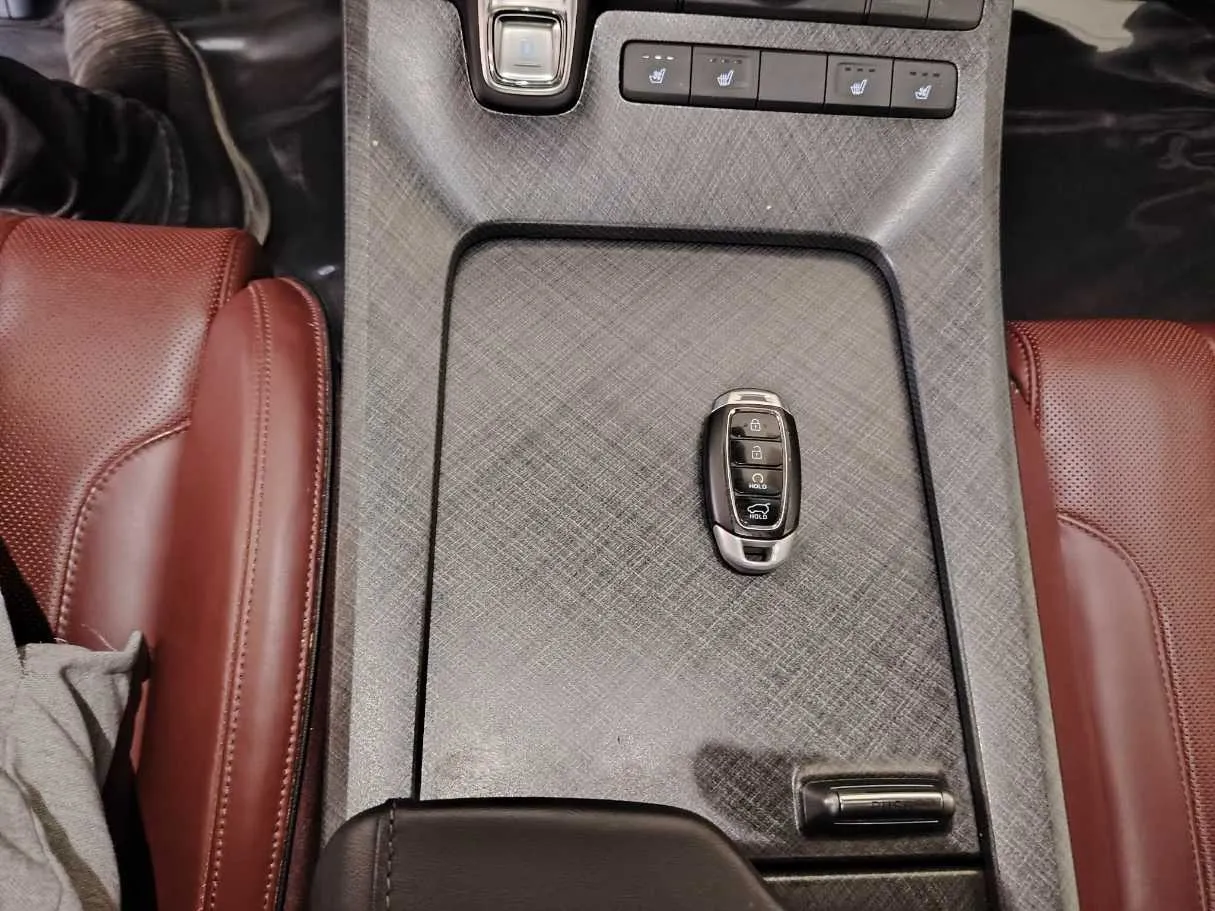 Car image 32