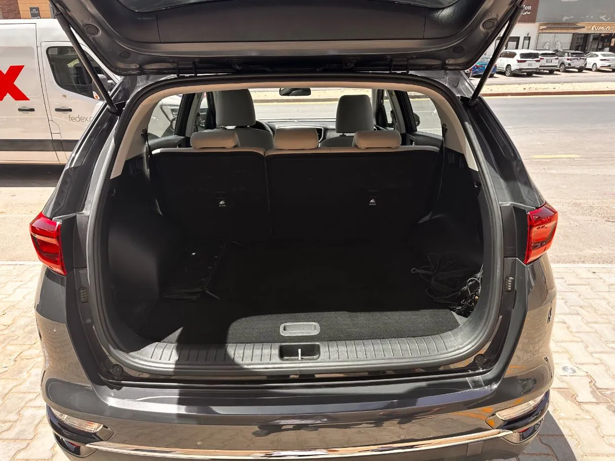 Car image 23