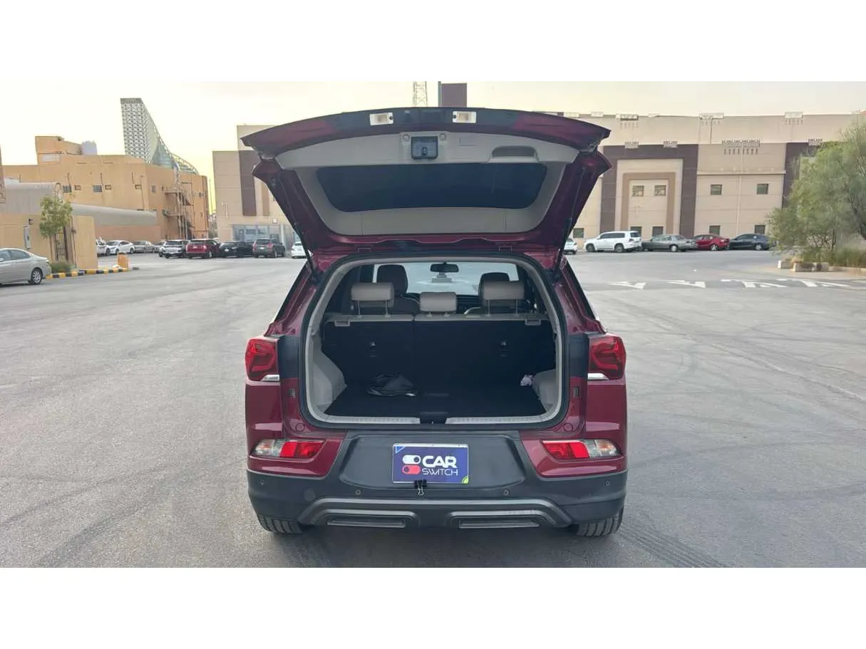 Car image 28
