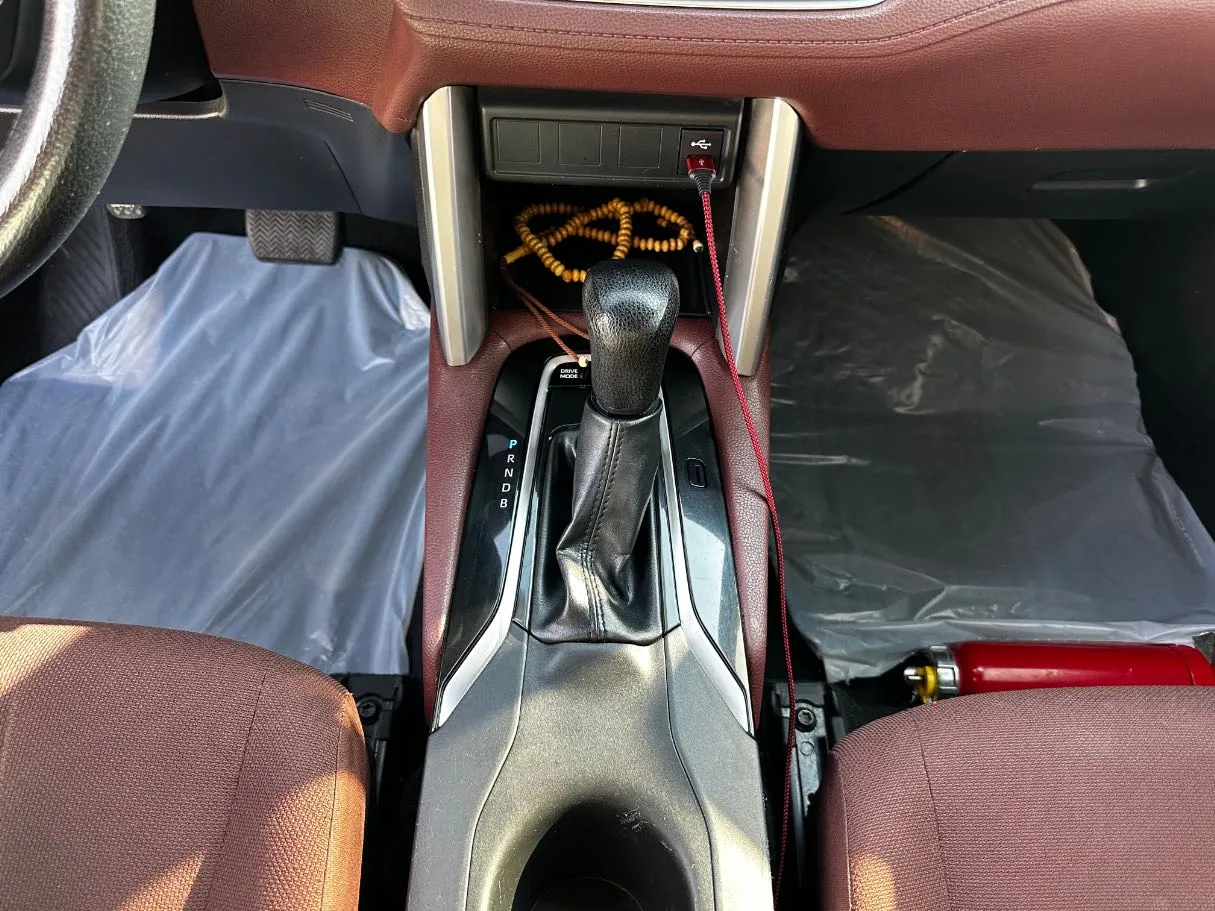 Car image 17