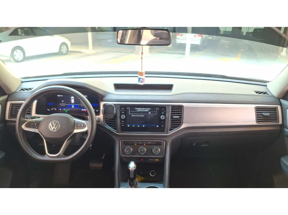 Car image 18
