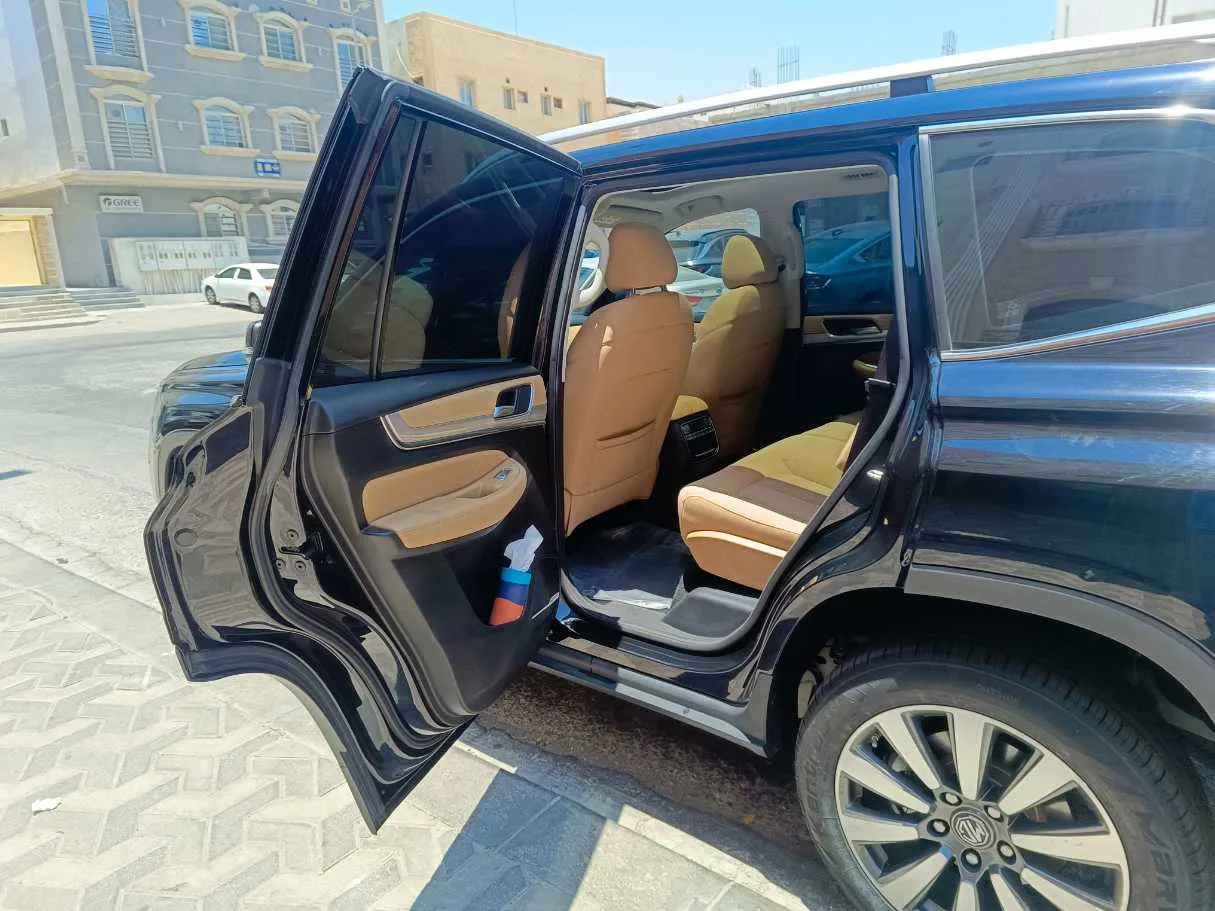 Car image 16